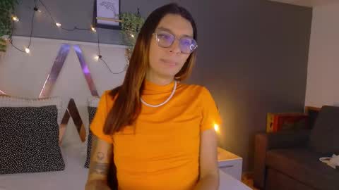 lauraagomezz__ online show from 13, 10, 2025