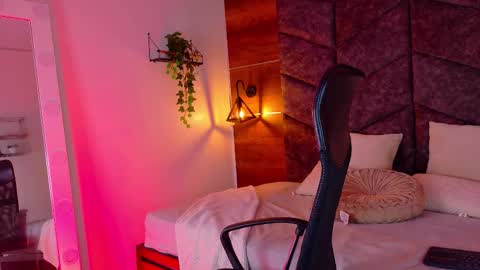 lauraagomezz__ online show from 16, 10, 2025