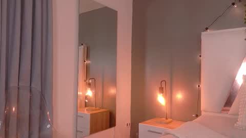 lauraagomezz__ online show from 21, 10, 2025