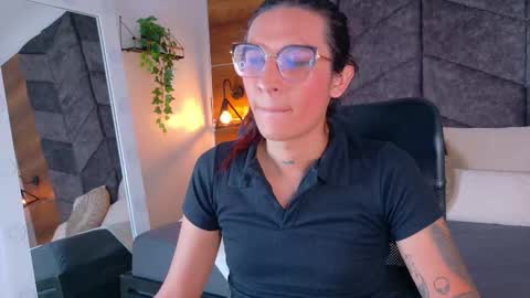 lauraagomezz__ online show from 23, 10, 2025