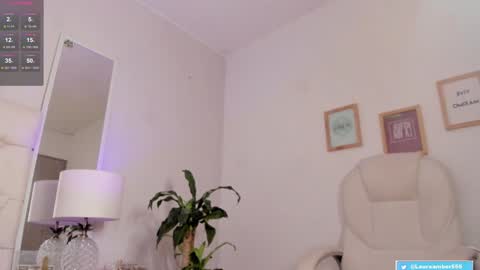 Snapshot of lauraamber_ chatting on 8, 2, 2025 LAURA online show from 8, 2, 2025