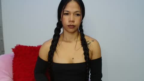 lauracb          online show from 21, 10, 2025