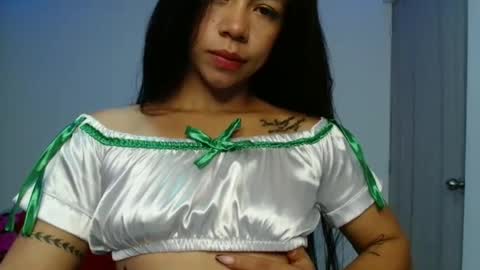 lauracb          online show from 28, 11, 2025