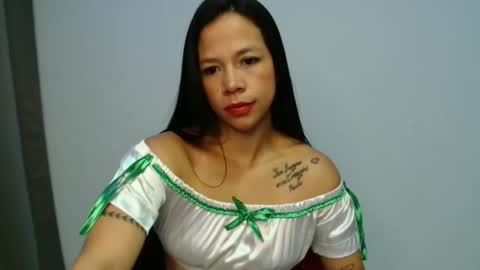 lauracb          online show from 16, 4, 2026