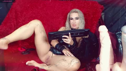 Snapshot of lauracrystall chatting on 8, 10, 2025 LauraCrystall online show from 8, 10, 2025