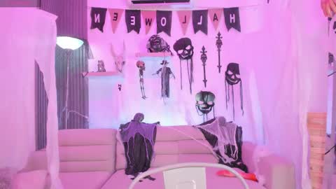 Snapshot of laurah_hill chatting on 23, 10, 2025 Lau online show from 23, 10, 2025