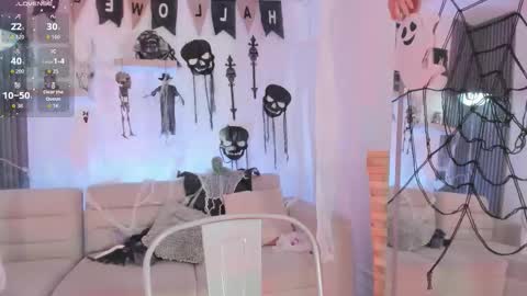 Snapshot of laurah_hill chatting on 25, 10, 2025 Lau online show from 25, 10, 2025