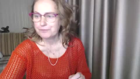 Snapshot of lauraoven1 chatting on 19, 12, 2024 Lauraoven1 online show from 19, 12, 2024
