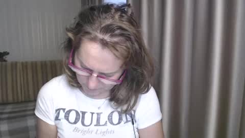 Snapshot of lauraoven1 chatting on 27, 12, 2024 Lauraoven1 online show from 27, 12, 2024