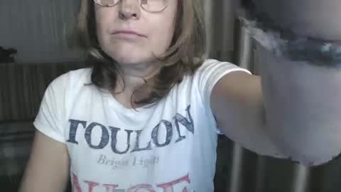 Snapshot of lauraoven1 chatting on 27, 12, 2024 Lauraoven1 online show from 27, 12, 2024