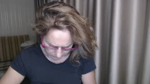 Snapshot of lauraoven1 chatting on 30, 12, 2024 Lauraoven1 online show from 30, 12, 2024