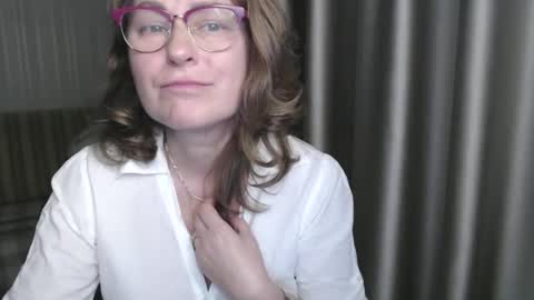Snapshot of lauraoven1 chatting on 5, 1, 2025 Lauraoven1 online show from 5, 1, 2025