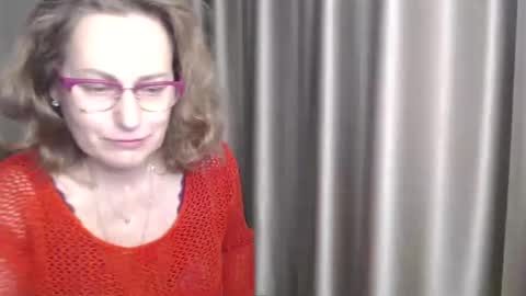 Snapshot of lauraoven1 chatting on 7, 1, 2025 Lauraoven1 online show from 7, 1, 2025