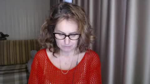Snapshot of lauraoven1 chatting on 4, 2, 2025 Lauraoven1 online show from 4, 2, 2025