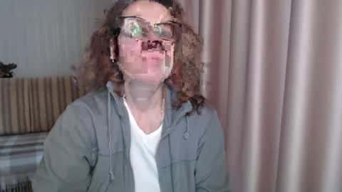 Snapshot of lauraoven1 chatting on 5, 2, 2025 Lauraoven1 online show from 5, 2, 2025