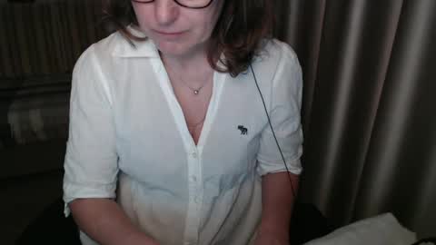 Snapshot of lauraoven1 chatting on 6, 3, 2025 Lauraoven1 online show from 6, 3, 2025