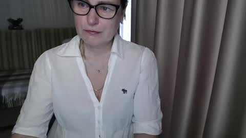 Snapshot of lauraoven1 chatting on 7, 3, 2025 Lauraoven1 online show from 7, 3, 2025