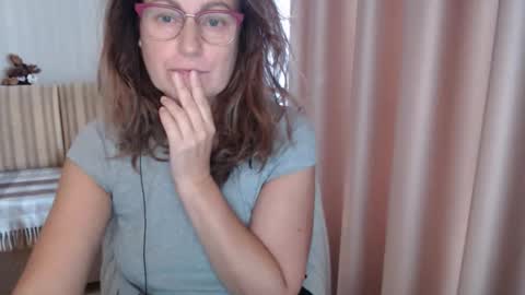 Lauraoven1 online show from 19, 10, 2025