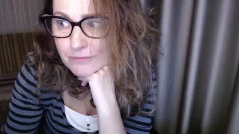 Snapshot of lauraoven1 chatting on 29, 11, 2025 Lauraoven1 online show from 29, 11, 2025