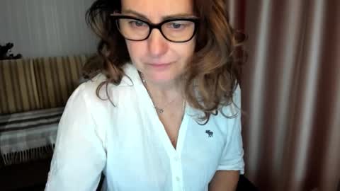 Snapshot of lauraoven1 chatting on 15, 12, 2025 Lauraoven1 online show from 15, 12, 2025