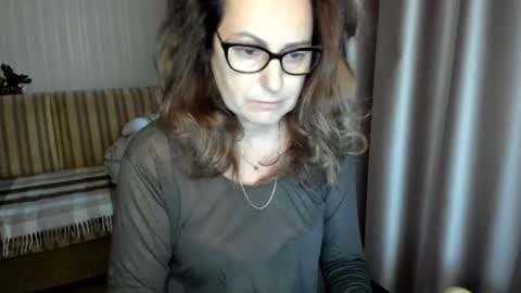 Snapshot of lauraoven1 chatting on 17, 12, 2025 Lauraoven1 online show from 17, 12, 2025