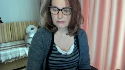Snapshot of lauraoven1 chatting on 7, 5, 2026 Lauraoven1 online show from 7, 5, 2026