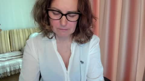 Snapshot of lauraoven1 chatting on 17, 5, 2026 Lauraoven1 online show from 17, 5, 2026