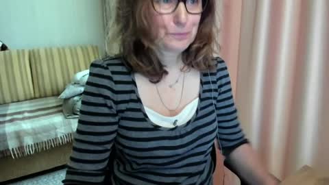 Snapshot of lauraoven1 chatting on 1, 6, 2026 Lauraoven1 online show from 1, 6, 2026