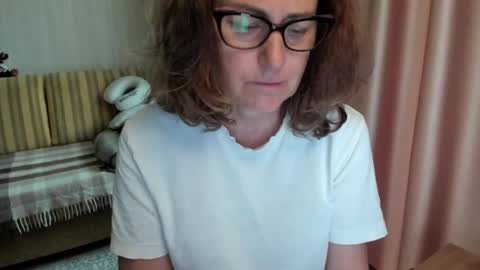 Snapshot of lauraoven1 chatting on 9, 6, 2026 Lauraoven1 online show from 9, 6, 2026
