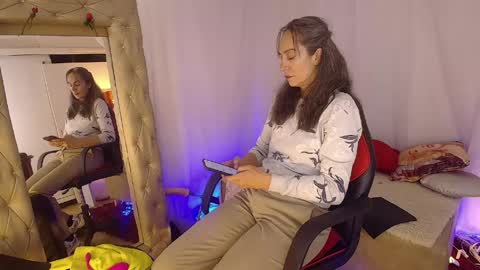 Laura Sofia online show from 28, 4, 2026