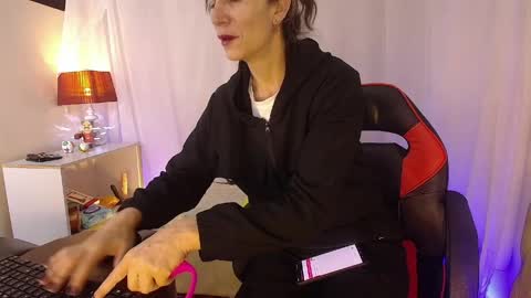 Laura Sofia online show from 4, 5, 2026
