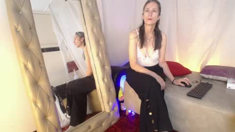 Laura Sofia online show from 17, 6, 2026