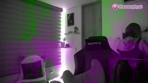 Snapshot of laurasophya chatting on 4, 3, 2025 Laura online show from 4, 3, 2025