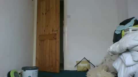 lauratedomm online show from 9, 3, 2026