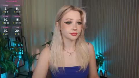 Snapshot of laurawifeness chatting on 12, 9, 2025 Laura online show from 12, 9, 2025