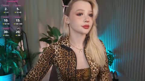 Snapshot of laurawifeness chatting on 17, 9, 2025 Laura online show from 17, 9, 2025