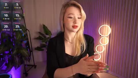 Snapshot of laurawifeness chatting on 17, 10, 2025 Laura online show from 17, 10, 2025