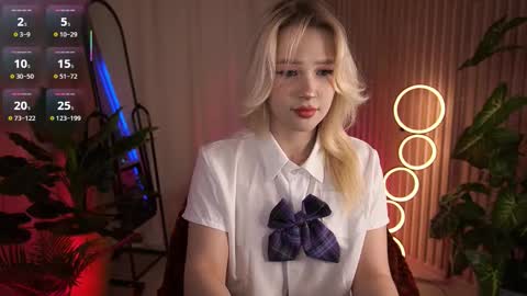 Snapshot of laurawifeness chatting on 11, 11, 2025 Laura online show from 11, 11, 2025