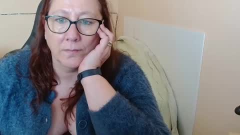 Snapshot of laureanne50 chatting on 4, 2, 2025 laureanne online show from 4, 2, 2025