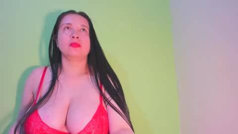 Snapshot of laureen777 chatting on 1, 2, 2025 laureen777 online show from 1, 2, 2025
