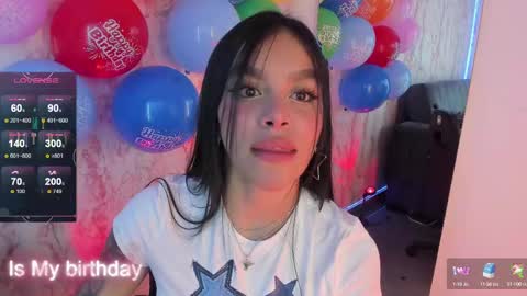 Snapshot of lauren_camila1 chatting on 13, 2, 2025 Lau online show from 13, 2, 2025