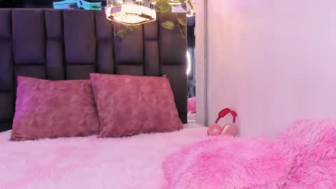 Lauren Blonde online show from 13, 1, 2025