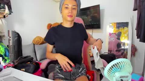 Snapshot of laurencesophiets chatting on 19, 6, 2026 SF online show from 19, 6, 2026