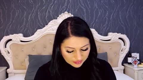 Laura online show from 23, 11, 2025