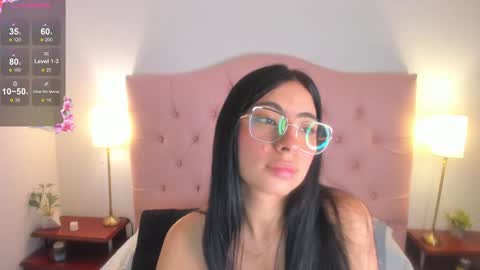 Snapshot of laurenn_smitth chatting on 5, 3, 2025 laurenn_smitth online show from 5, 3, 2025