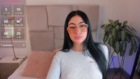 Snapshot of laurenn_smitth chatting on 4, 10, 2025 laurenn_smitth online show from 4, 10, 2025