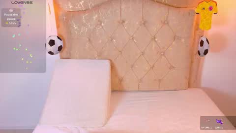 laurenn_smitth online show from 17, 6, 2026