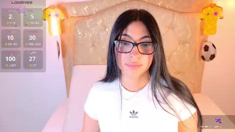 laurenn_smitth online show from 18, 6, 2026