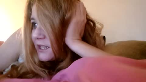 Snapshot of lauriehotxxx chatting on 12, 10, 2025 lauriehotxxx online show from 12, 10, 2025