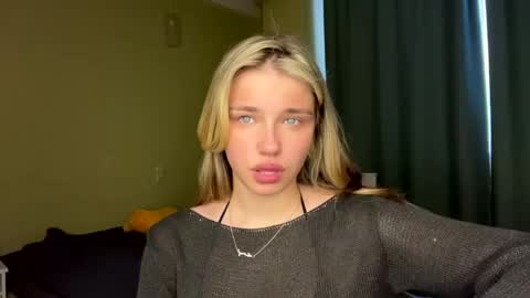 Snapshot of laurineleconey chatting on 21, 4, 2026 Bella online show from 21, 4, 2026